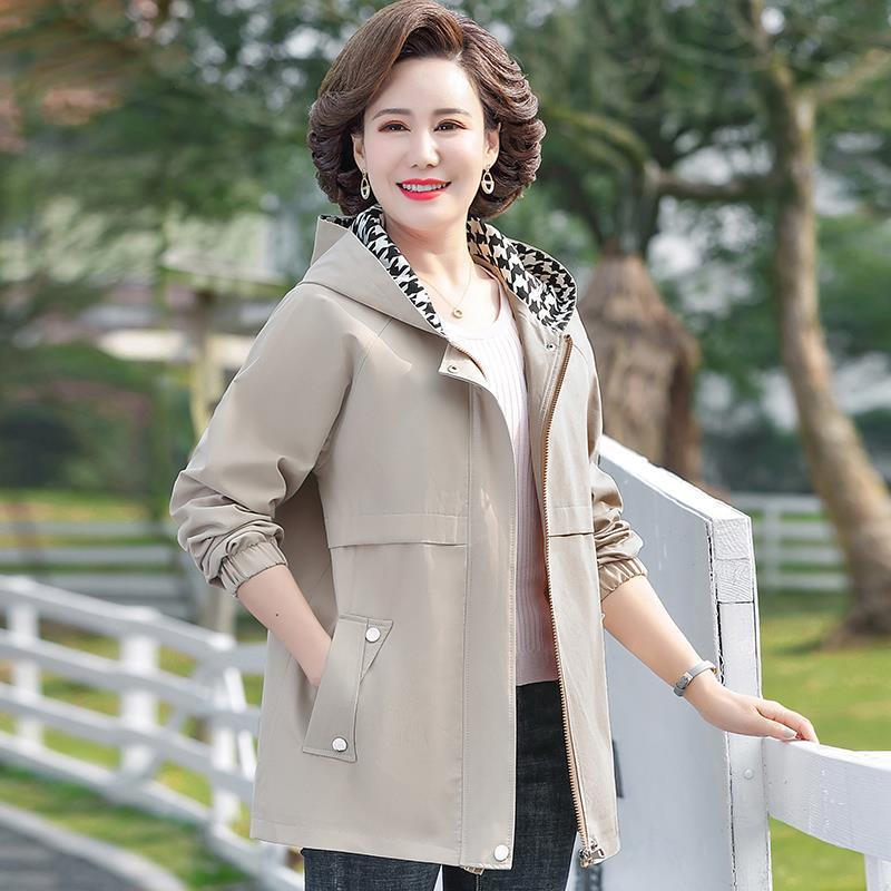 妈妈秋装新款外套时尚中老年女中长款连帽风衣春秋洋气薄款上衣50
