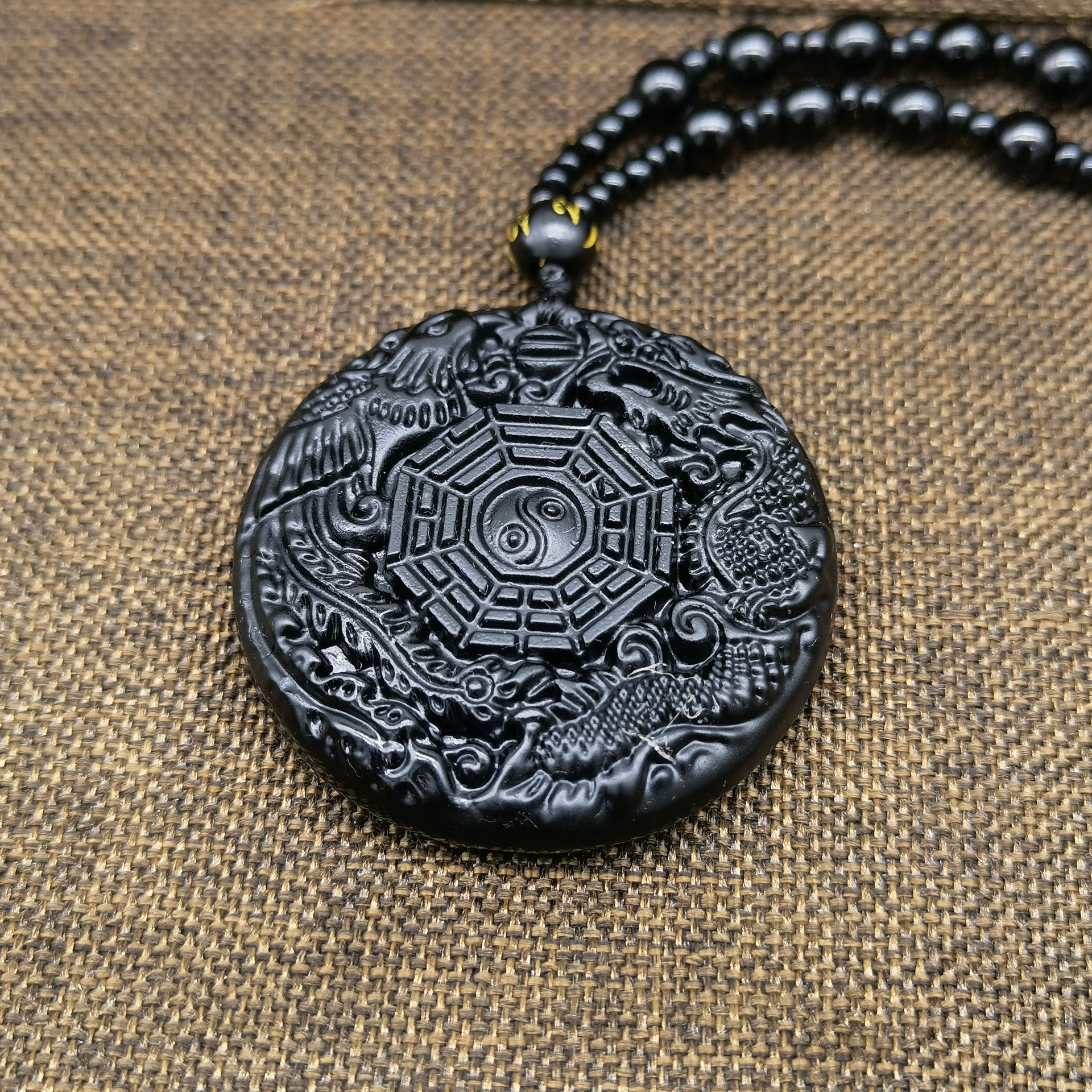 跨境热卖黑曜石龙凤八卦吊坠男女款太极八卦护身符转运水晶毛衣链