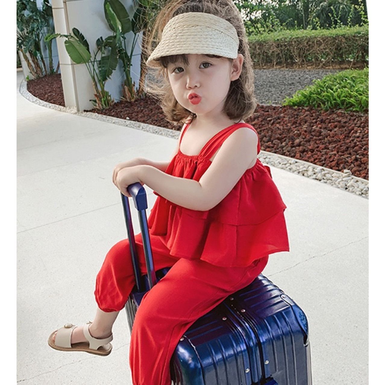 女童洋气套装2022夏季新款儿童网红沙滩服宝宝吊带上衣 灯笼裤潮