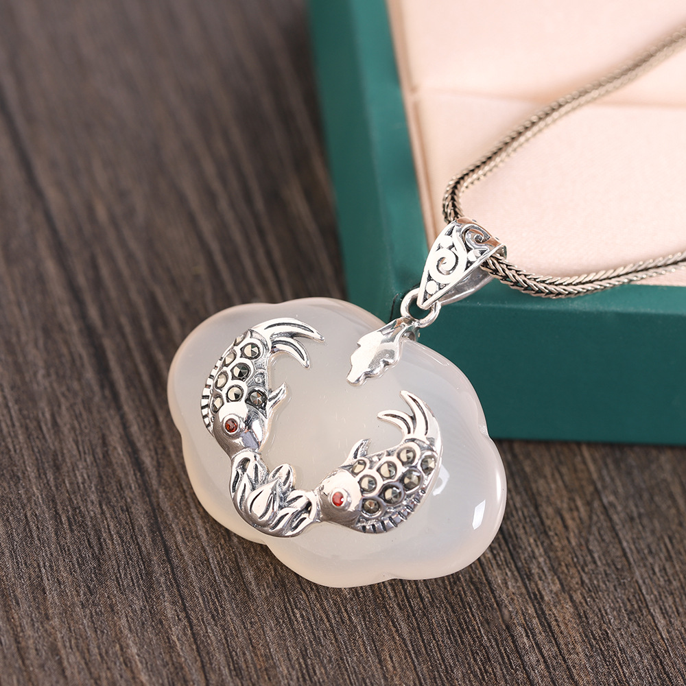 8成交4件相似一打珠宝 s925银镶嵌玉髓如意流苏造型时尚复古女式吊坠