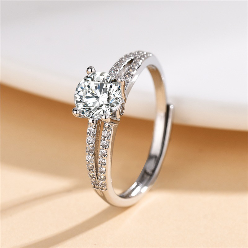 欧美跨境爆款订婚钻戒1克拉主钻双侧群钻求婚戒指轻奢仿真钻戒女