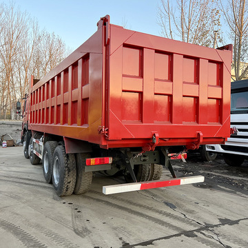 前四后八自卸工程货车出口 双桥渣土运输车 371马力集装箱后翻车