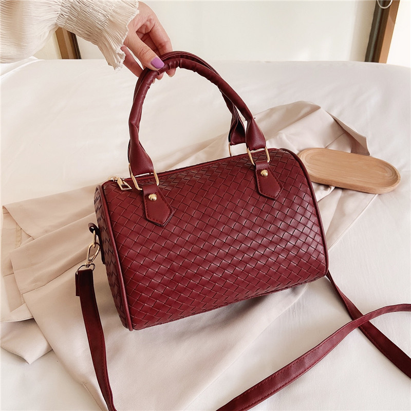 Internet Celebrity 2023 Spring and Summer New Retro Textured Pillow Bag Western Style Solid Color Simple Fashion Shoulder Messenger Bag