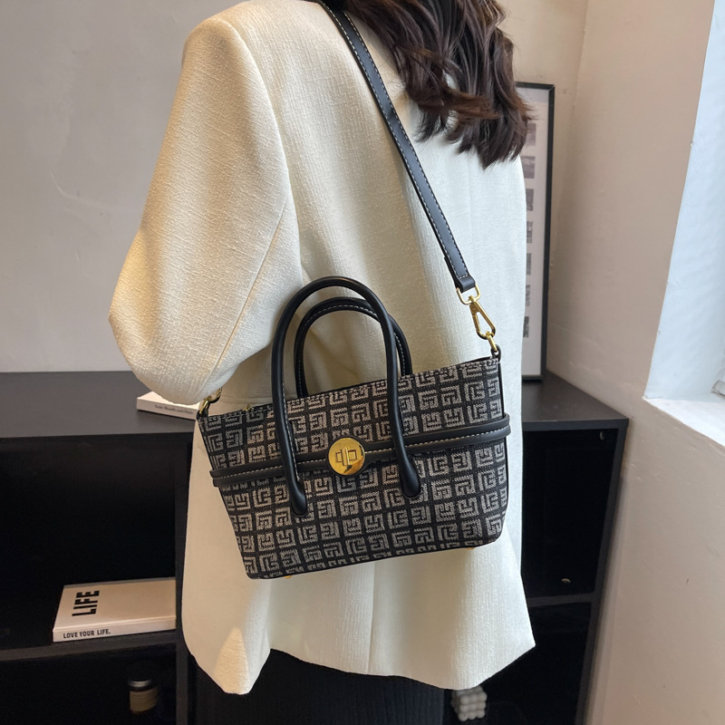 Women's Foreign Trade Bags Fashion European and American Style All-Match Commute Women's Handbags 2022 New Autumn and Winter Shoulder Messenger Bag