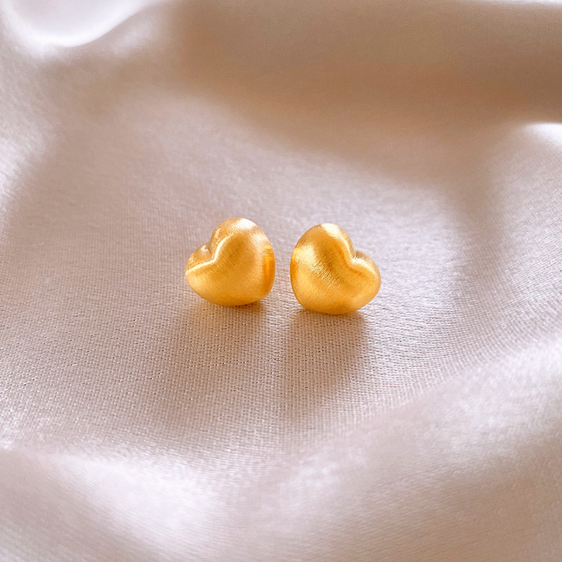 Gold Plated Silver Needle Korean Ins Love Heart Stud Earrings Compact Temperamental Earrings Simple Fashionable and Versatile Earrings Wholesale