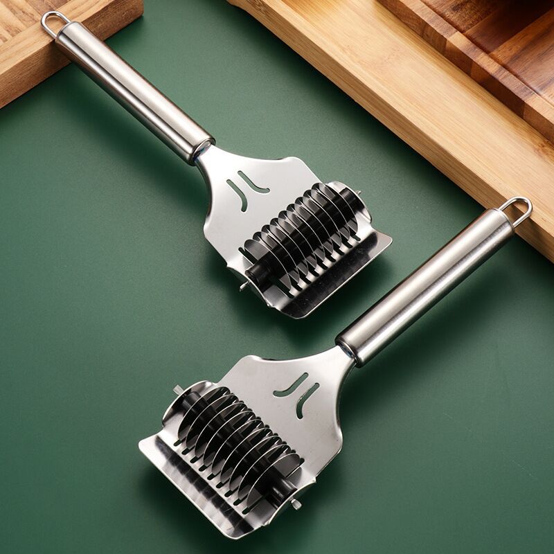 不锈钢滚轮切面刀手动切面器 家用切面条轮刀 厨房工具油条切面刀