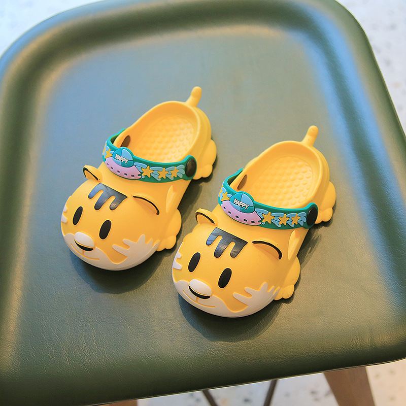 New Children's Slippers Little Tiger Closed Toe Cute Hole Shoes Slippers Wholesale