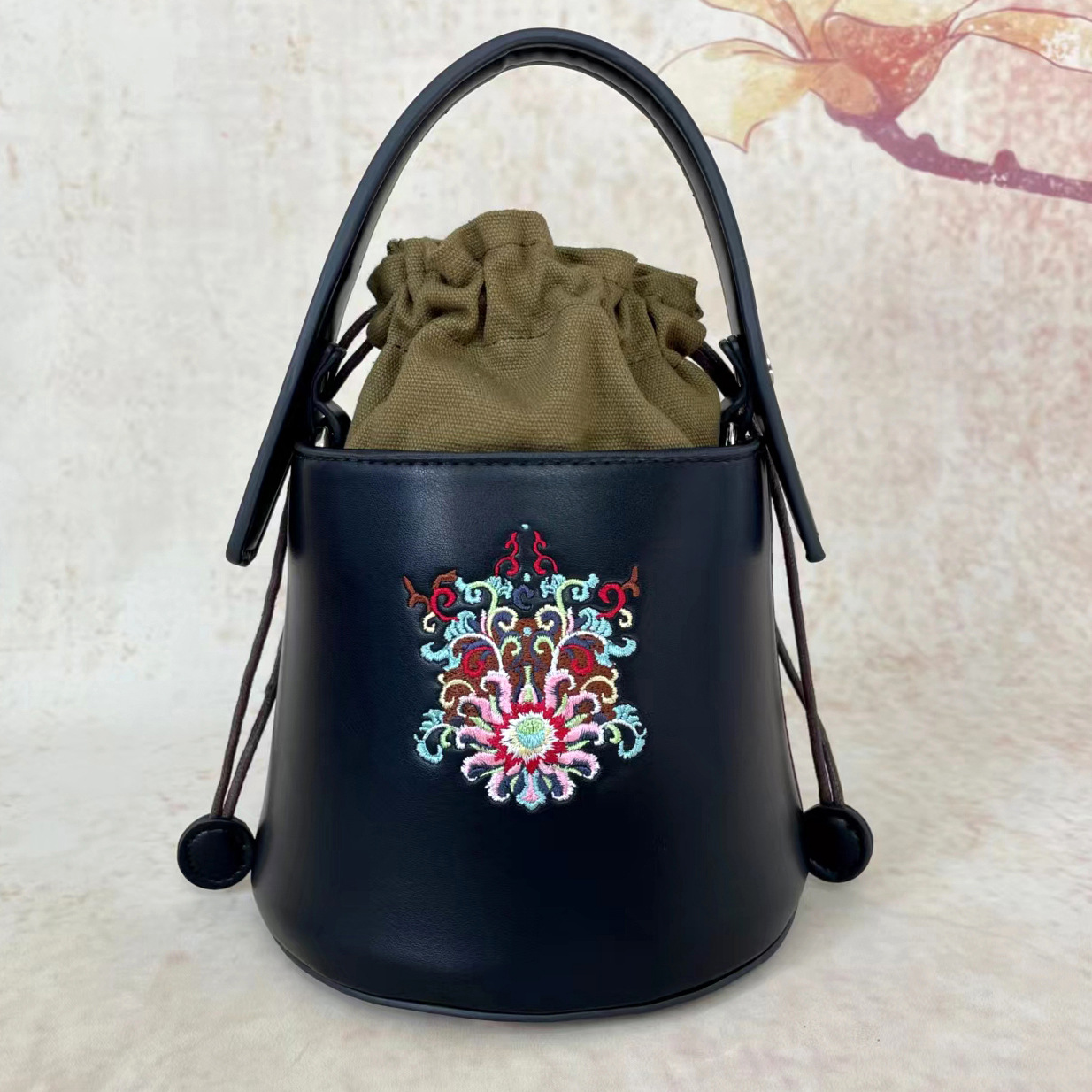 品牌原创国潮刺绣中国民族风包包斜跨抽绳水桶女包高级感皮包小众