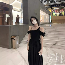 赫本风黑色短袖连衣裙子女收腰气质设计小众露肩长裙夏季2024新款