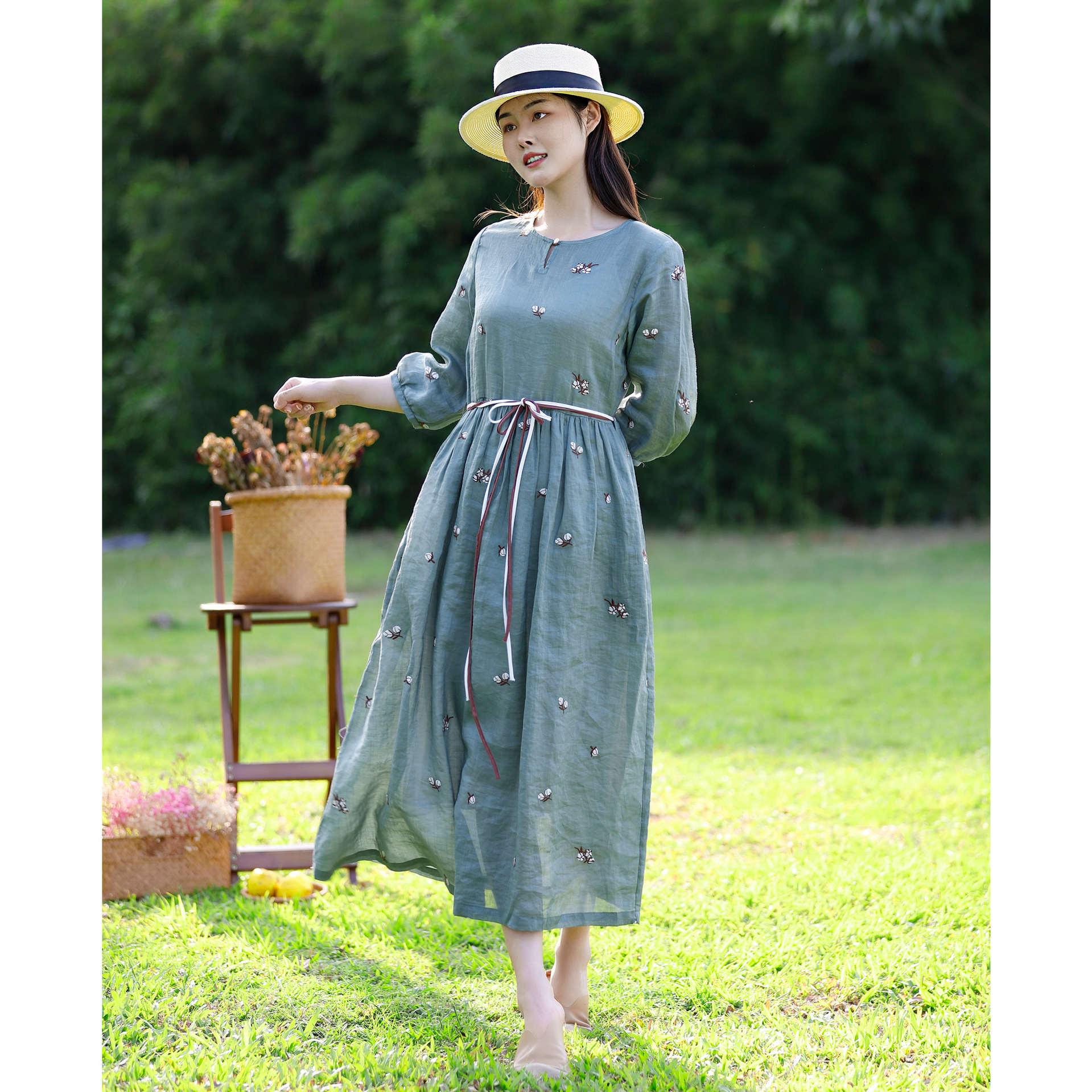 文艺休闲棉麻女装夏季新款高端苎麻刺绣撞色系带收腰显瘦连衣裙女