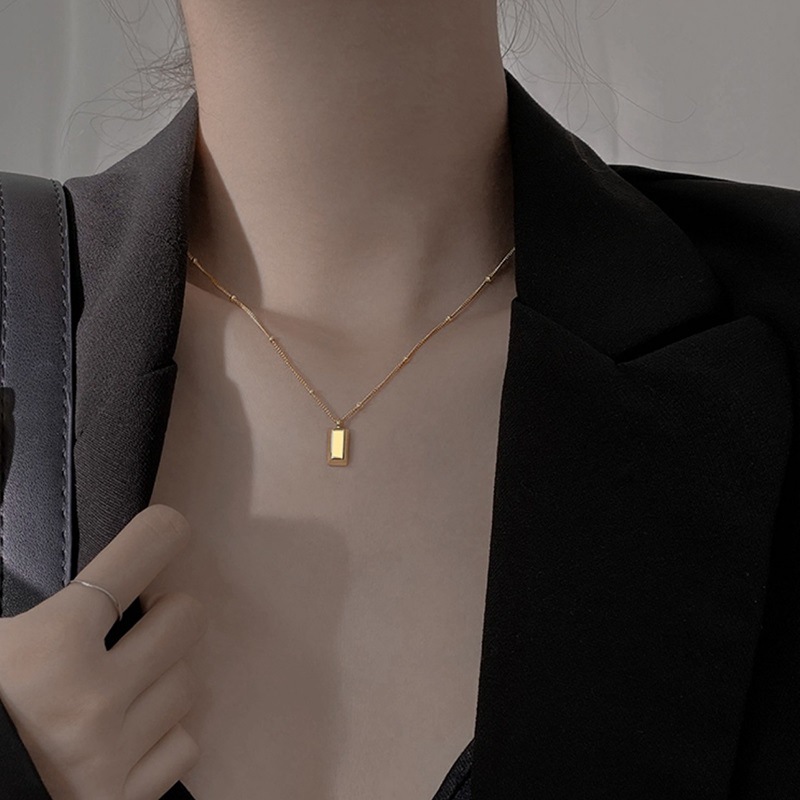 轻奢设计小金砖圆珠钛钢项链女百搭新款金色锁骨链简约吊坠不掉色