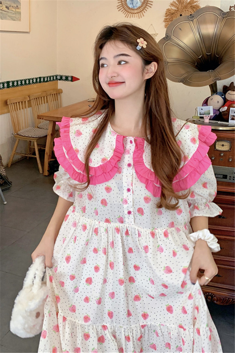 勒斯a恋爱系的草莓蛋糕温柔湖蓝色字母印花圆领宽松显瘦短袖恤实拍