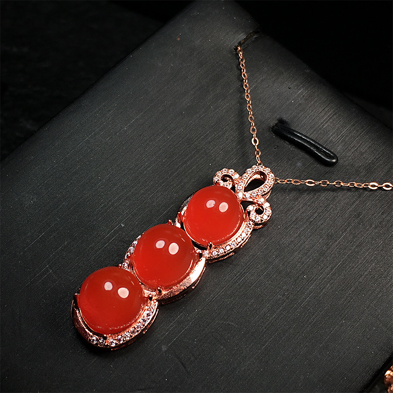 厂家直批精品保山原矿冰红四季平安豆吊坠S925玫瑰金奢华气质项链