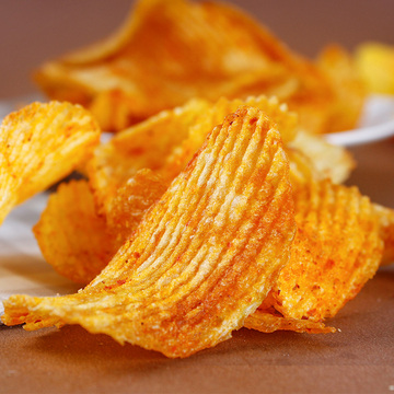 天使土豆片麻辣薯片大包整箱批发宿舍看剧零食大礼包云南特产