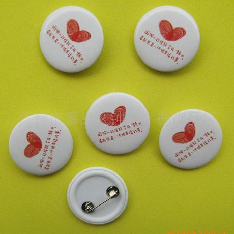 专业定做塑料胸章 塑料徽章 塑胶胸章 马口铁塑料底胸章