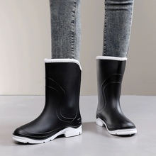 新款中筒雨鞋女防滑厚底时尚简约软底胶鞋舒适外穿防水厨房鞋雨靴