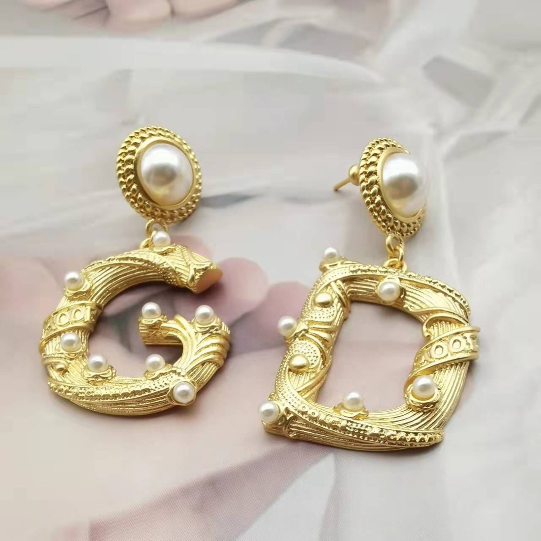 新款cd气质复古字母珍珠耳环女不对称925银针个性耳饰批发直销