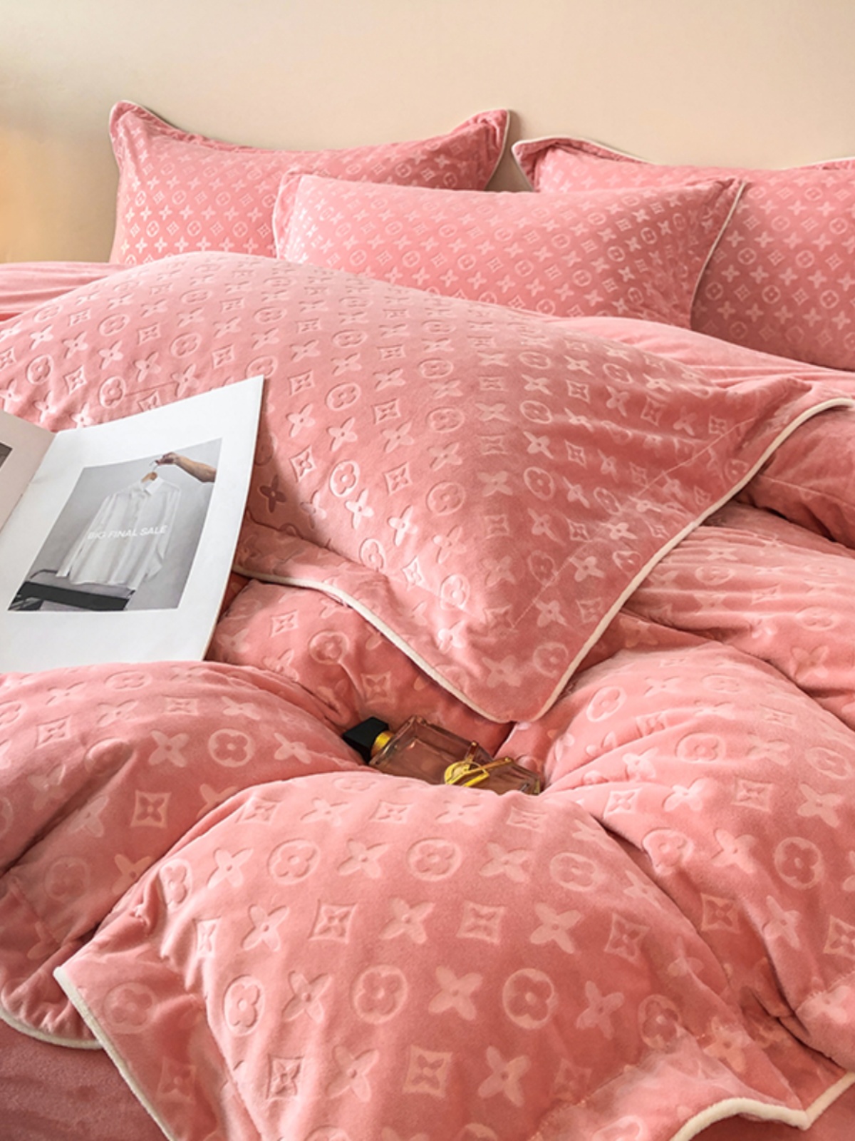 WINTER MILK VELVET WARM FOUR-PIECE SET OF THICKENED CORAL VELVET QUILT COVER LIGHT LUXURY DOUBLE-SIDED VELVET FLANNEL BED LINEN BEDDING