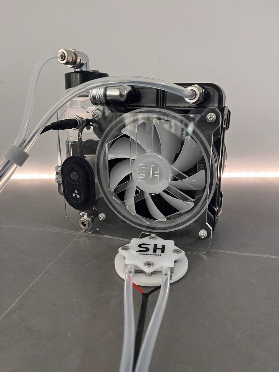 SH FROST EATING CHICKEN WATER COOLING RADIATOR MOBILE PHONE TABLET MAGNETIC SEMICONDUCTOR WATER COOLING REFRIGERATION HEAD LAPTOP