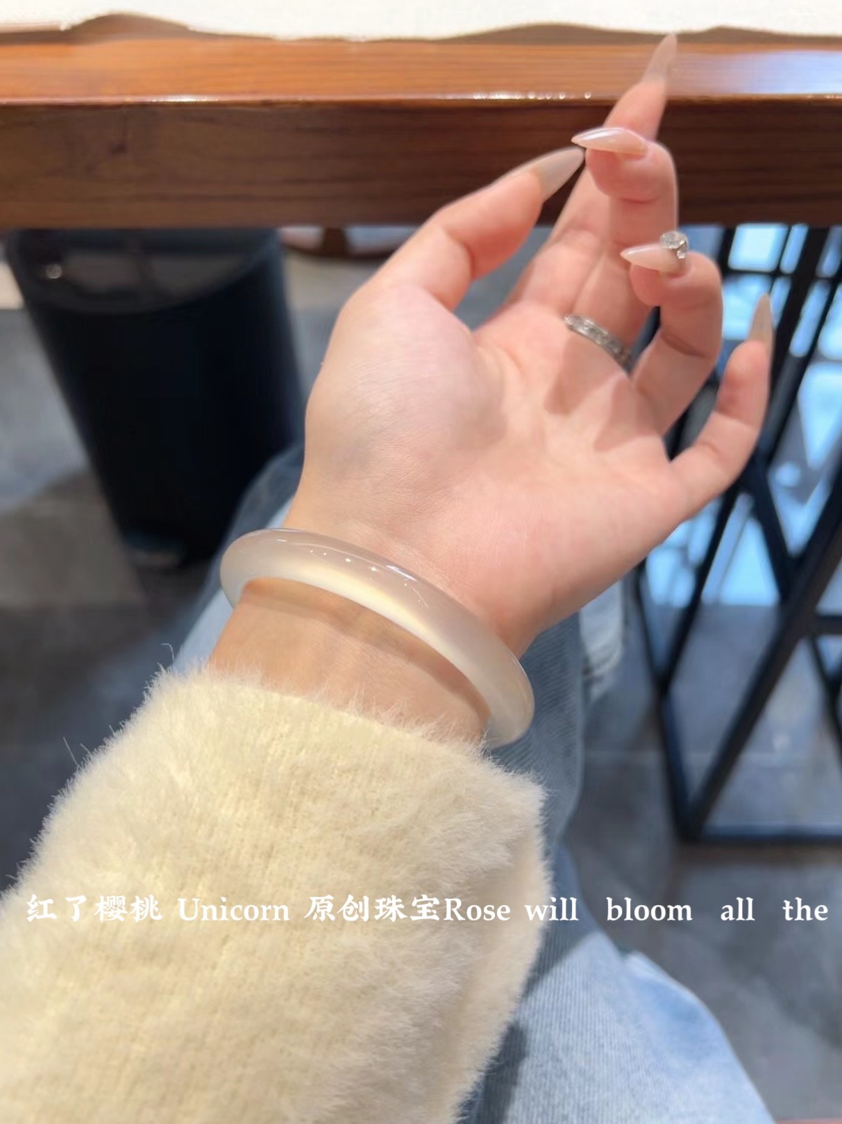 NATURAL WHITE MOONLIGHT BRACELET WOMENS HIGH ICE TRANSPARENT LYCHEE JELLY CHALCEDONY BRACELET GOLD SILK JADE BRACELET VIOLET BRACELET WOMEN