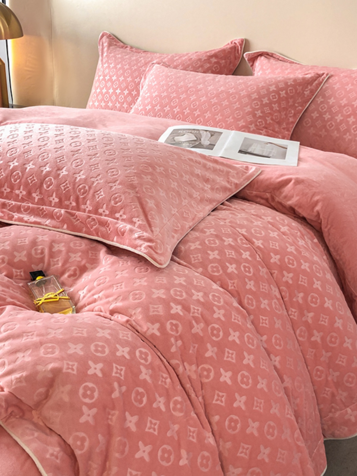 WINTER MILK VELVET WARM FOUR-PIECE SET OF THICKENED CORAL VELVET QUILT COVER LIGHT LUXURY DOUBLE-SIDED VELVET FLANNEL BED LINEN BEDDING