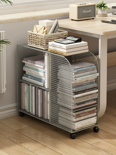 Книжная полка может переместить полку под трибунами полков.