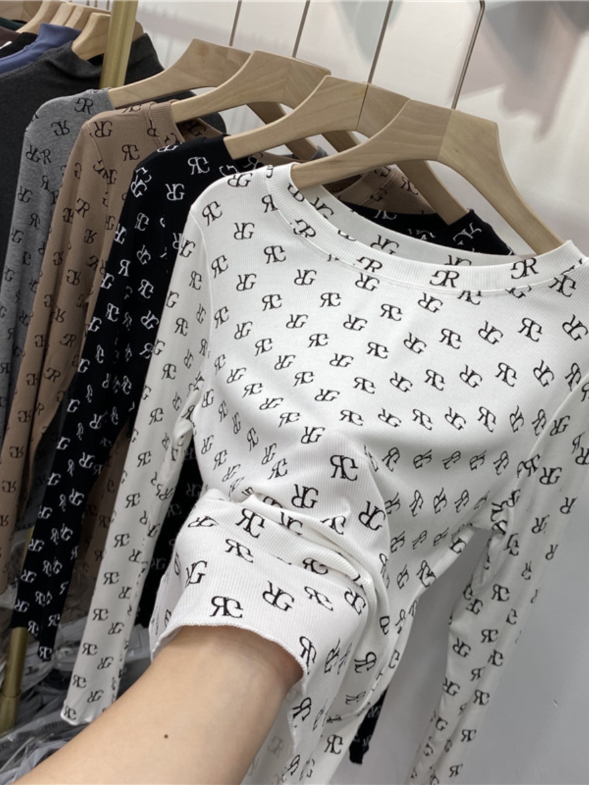 FOREIGN TRADE ORIGINAL ORDER WITHDRAWAL TAIL GOODS EUROPEAN GOODS SPRING AND AUTUMN KOREAN VERSION NET RED LETTER PRINT HONG KONG STYLE LONG SLEEVE T-SHIRT WOMENS UNDERSHIRT