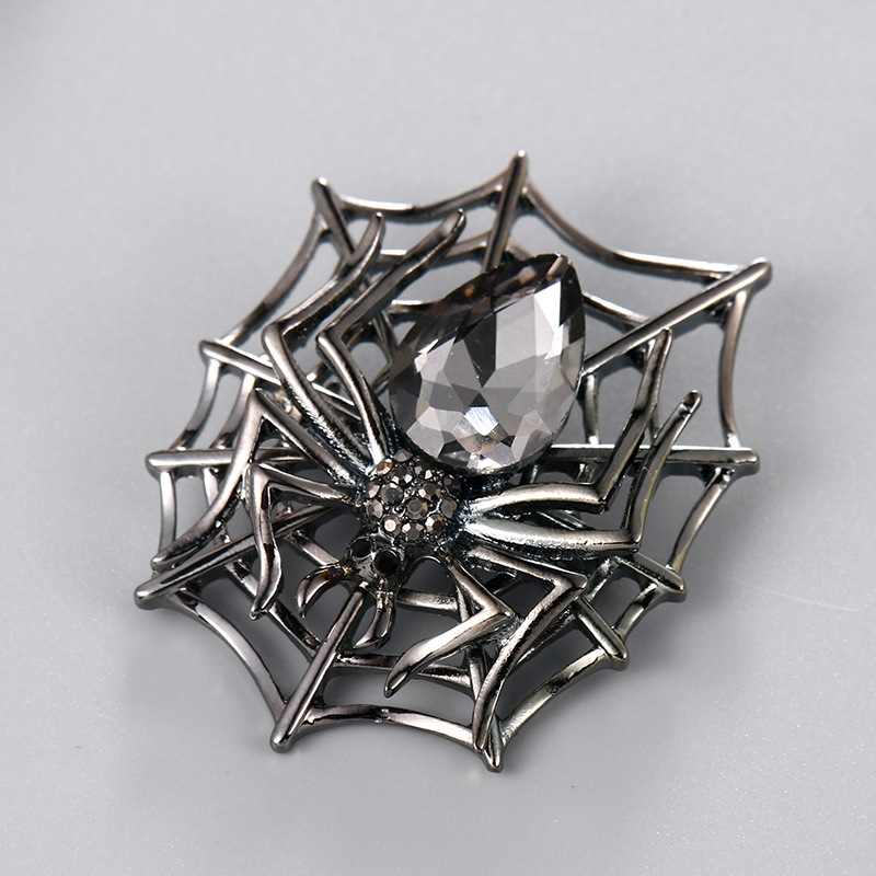European and American Halloween Spider Crystal Brooch Alloy Rhinestone Corsage Women's Clothing Pin Wholesale Bee Element Badge