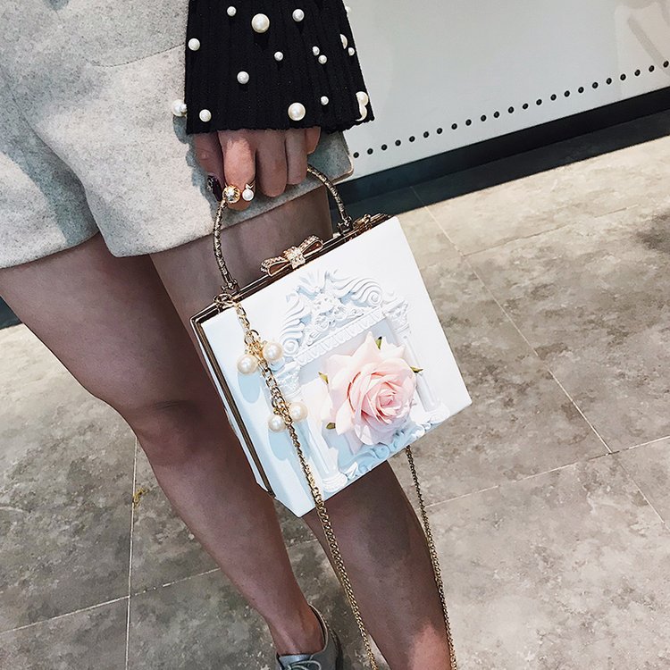 2018 New Rose Pearl Chain Handbag, Simulated Flower Clip Shoulder Bag, Simple and Stylish PU Women's Bag