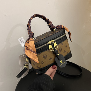 High-end feeling bag women's 2023 New Fashion old flower box bag all-match portable shoulder messenger bag cosmetic bag fashion