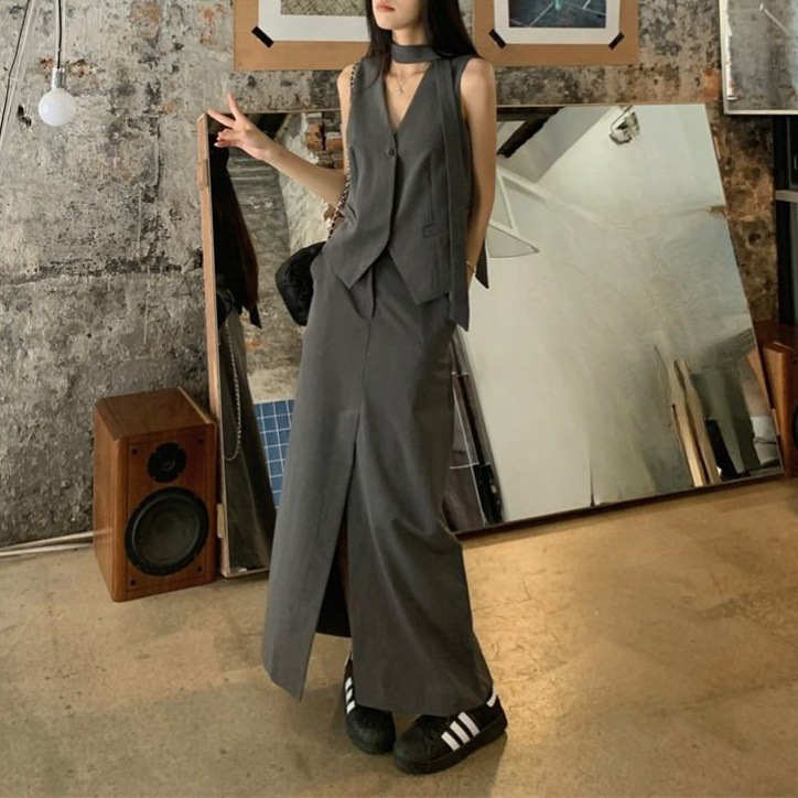 Elegant Retro Suit Set with Sleeveless Gray Vest and Summer Slit Skirt for Women, Two-Piece Set with a High-End Feel