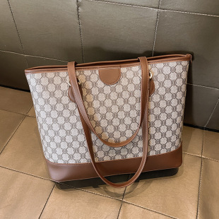 Guangzhou Wholesale Bag Women's 2024 All-match New Vintage Printed Tote Bag Shoulder Bag One Piece Wholesale