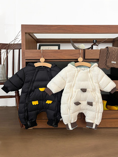 Baby's Winter Cotton-padded jumpsuit for going out to hold clothes for newborn baby's hooded jacket for boys and girls thickened warm climbing clothes