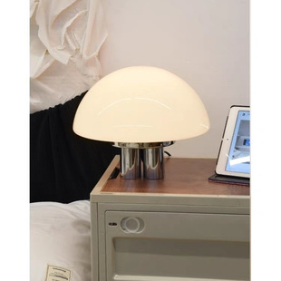 medieval Bauhaus extremely simple ins style bedroom bedside lamp retro Italian high-end feeling atmosphere feeling desk lamp