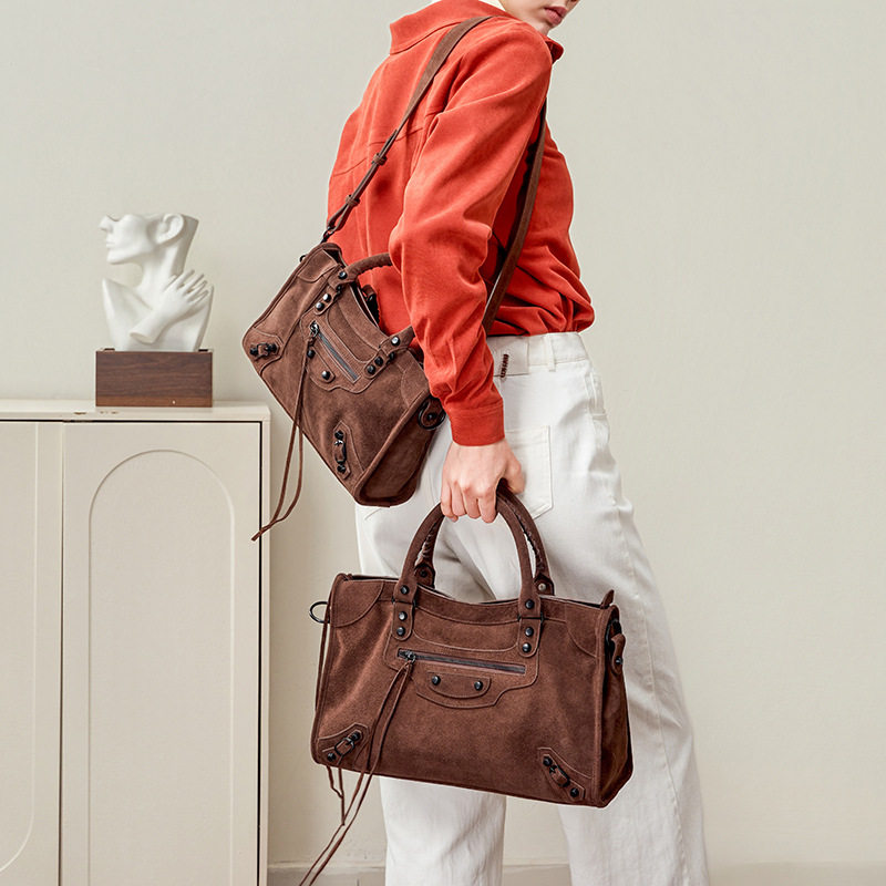 Women's handbag, large capacity, American retro tote motorcycle bag, zippered, genuine leather, high-end feel, office commuter handbag.