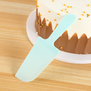 Cake knife cake holder knife disposable plastic moon cake cutter birthday cake knife independent packaging 20 a bundle