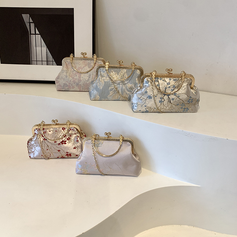 New Chinese style embroidered handbag, sophisticated and stylish chain clip bag, elegant women's crossbody bag, cross-border
