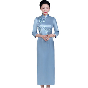 Xi mother-in-law wedding banquet dress mother dress small embroidered Cheongsam noble young can wear 2024 New Spring at ordinary times