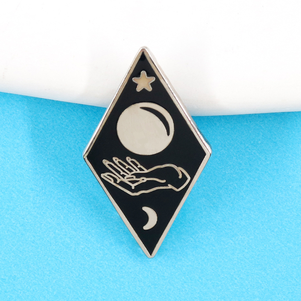 Fashion Personality Gothic Pin Halloween Brooch Triple Moon Badge Collar Decoration