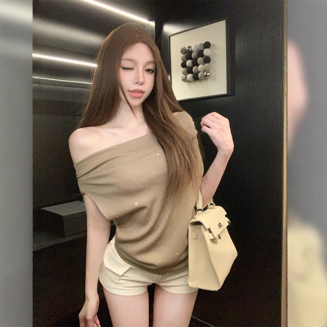 260g 레이온+핫픽스, 불규칙 핫픽스, 슬로프 숄더 반팔 티셔츠, 여성 여름 슬림핏 화이트 퓨어 러블리 탑