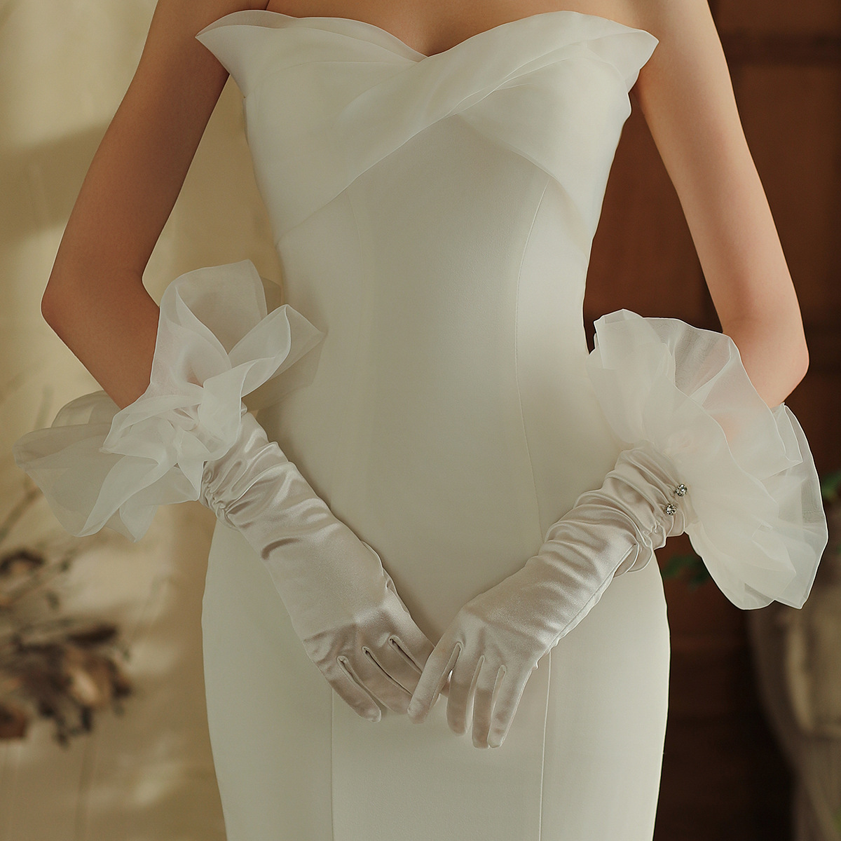 WG149 Elegant Pleated Ruffled Wedding Gloves White Short Bridal Wedding Yarn Dress Accessories Wholesale