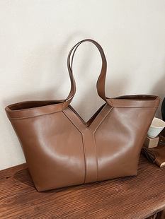 2025 New Casual Simple Style Large Capacity Soft Leather Tote Bag Fashionable Commuting Underarm Shopping Bag Tote Bag for Women