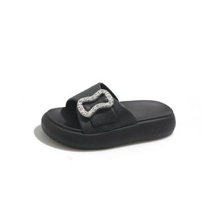 2025 New Internet Celebrous Thick Bottom Summer Outfit Fashion Super Popular Summer Square Buckle Sandals and Slippers Girl's All-match Outfit