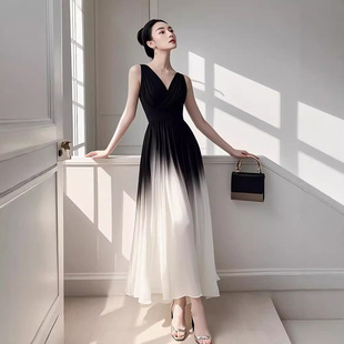 Niche non-bumping black and white gradient sleeveless dress summer high-end unique beautiful French chiffon long skirt