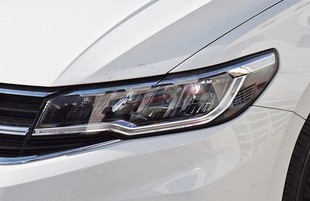 Suitable for 19 Volkswagen Bora lampshade new Bora lampshade original car lamp shell cover mask cover lamp surface