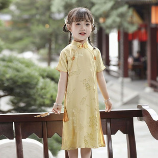 Cheongsam для девочек 2025 Летний темперамент Advanced Cheongsam Cheongsam для детей Hanfu Новый китайский стиль прекрасного желтого платья средней и длинной формы