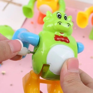 Coil animal Tumbling Bear toys can run without battery winding and can somersault children's toys gift wholesale