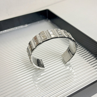 European and American Ins Diamond-encrusted Square Open Bracelet Women's Niche Design Sense Metal Bracelet Simple All-match Elegant Bracelet