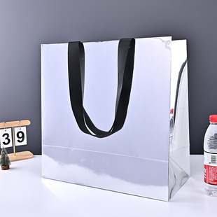in stock Paper Bag Clothing Store Handbag Ins Advanced Sense Shopping Bag Gift Bag White Cardboard Bag Custom Logo
