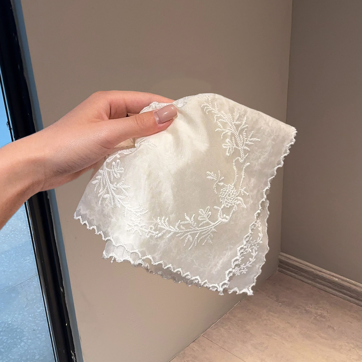 Korean Xu Lu's same style white double-layer embroidered pattern square scarf hair tie for ponytails, square hair accessory that adds volume, scrunchie